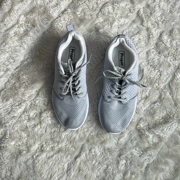 Propet Gray knit Athletic‎ Sneakers woman’s size 7.5 - Picture 3 of 4